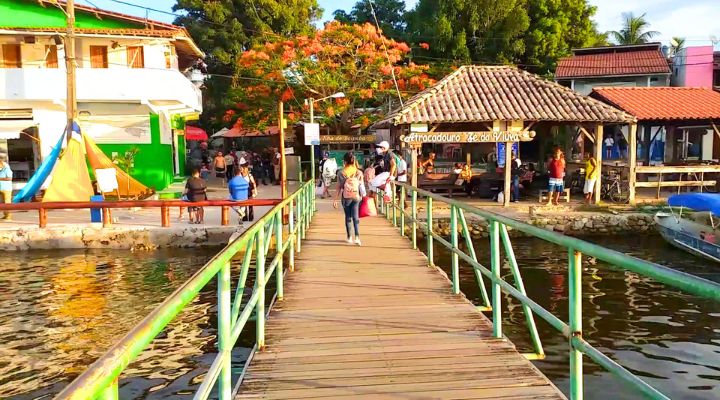 Entrada da Vila de Velha Boibeba no atracadouro Zé da Viúva.